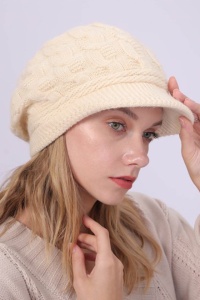 Caciula dama, circumferinta elastica, model cu cozoroc curbat pentru protectie vant si ninsoare, tematica elegant style, marime universala, bej - Img 3