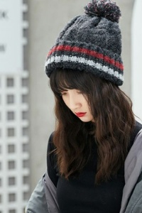 Caciula dama, model calduros cu pom pom, tematica cozy winter, marime universala, neagra - Img 4