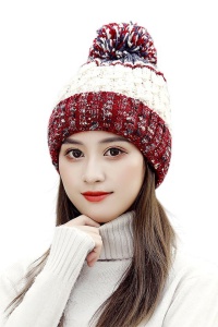 Caciula dama, model calduros cu pom pom, tematica happy winter, marime universala, rosie