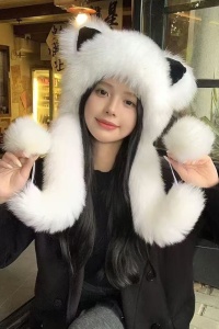 Caciula dama, model calduros cu urechiuse ascutite, prindere reglabila, tematica cute snow fox, marime universala, alba - Img 3
