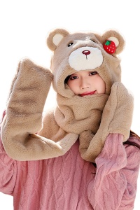 Caciula dama, model cap de ursulet voluminos, prelugire tip fular calduros cu loc special pentru maini tip manusi, tematica happy bear, marime universala, maro