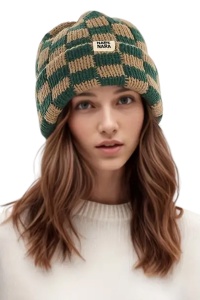 Caciula dama, model casual calduros, imprimeu abstract, tematica winter lady, marime universala, verde