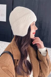 Caciula dama, model clasic minimalist, calduroasa, cu protectie pentru urechi, tematica lovely winter, marime universala, alba - Img 3