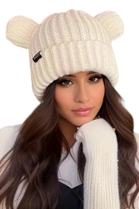 Caciula dama, model comfy cu urechiuse, calduroasa si foarte fancy, tematica cute winter, marime universala, alba