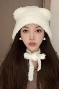 Caciula dama, model cu urechiuse si prindere sub barbie, tematica feeling cute, marime universala, alba - Img 3
