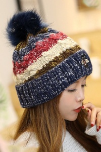 Caciula dama, model pom pom cu albinuta, captuseala calduroasa, tematica fashion bee winter, marime universala, albastra - Img 4