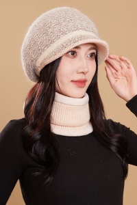 Caciula dama, set doua piese, model chic cu fular tip guler asortat, tematica cool winter, marime universala, bej - Img 3