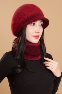 Caciula dama, set doua piese, model chic cu fular tip guler asortat, tematica cool winter, marime universala, rosu - Img 4