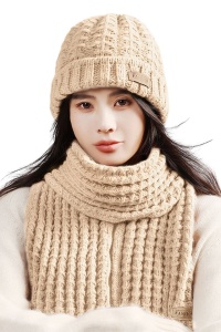 Caciula dama, set doua piese, model clasic minimalist, fular tip esarfa asortat, tematica warm and cozy winter, marime universala, bej
