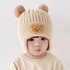 Caciula pentru copii, model cu pom pom si acoperitori pentru urechi, accesorizata cu un ursulet simpatic, tematica little funny bear, 2 - 6 ani, bej - Img 4
