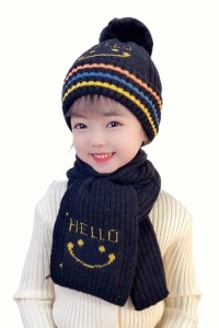 Caciula pentru copii, set doua piese, model hello cu pompom, fular asortat, tematica smiley face, 3 - 9 ani, neagra