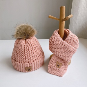 Caciula pentru copii, set doua piese, model moale si calduros cu pom pom si fular asortat, tematica I’m a baby bear, 1 – 5 ani, roz - Img 3