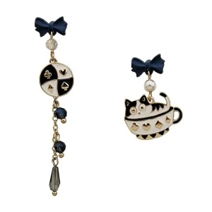 Cercei dama, model cu pisica norocoasa, accesorizati cu cristale din sticla si fundite, tematica lucky cat, negri cu alb
