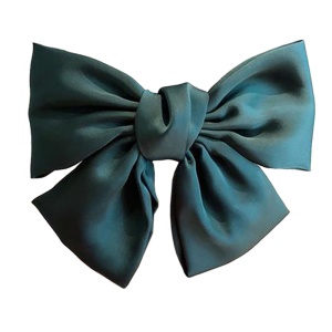 Clama de par, accesorizata cu funda supradimensionata, verde