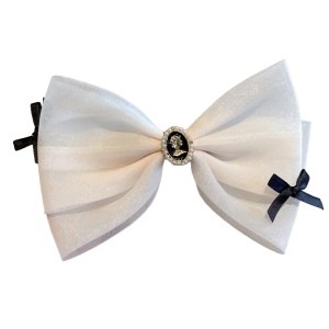 Clama de par, model vintage, accesorizata cu funda eleganta si detaliu retro, crem