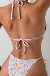Costum de baie, set 2 piese, model minimalist delicat, imprimeu floral, sutien cupe triunghiulare si chilot decupaj clasic croi ingust reglabil, tematica summer dream alb multicolor - Img 2