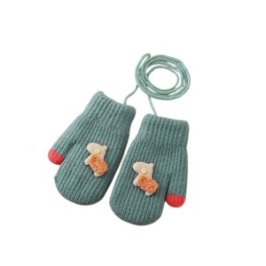 Manusi copii, model cu un singur degetel si snur, manseta elastica, accesorizate cu figurine vesele, tematica happy winter, unisex, marime 1 – 3 ani, verzi