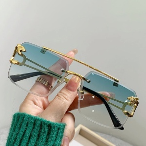Ochelari de soare unisex, model elegant cu personalitate, tematica glamour life style, marime universala, albastru deschis