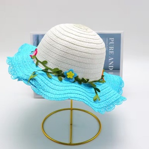 Palarie de soare, copii, model cute de vara pentru fetite, accesorizat cu floricele si frunzulite, prindere sub barbie, margine ondulata, tematica I love flowers, marime universala, albastru deschis - Img 2