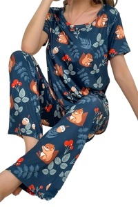 Pijama dama, set 2 piese, bluza cu maneca scurta si pantaloni lungi, model deosebit cu imprimeu veverite jucause si ghinde, tematica love nature, albastru