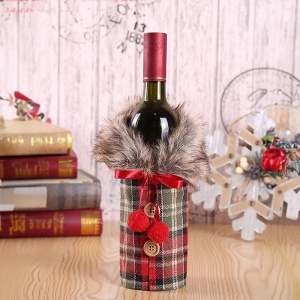Saculet de Craciun pentru sticle de bauturi, model fancy accesorizat cu blanita si nasturi, tematica petrecere de Craciun, marime universala, rosu - Img 2