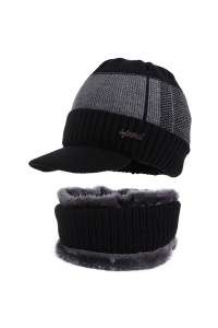 Set doua piese, caciula tip sapca pentru barbati cu imprimeu texturat si cozoroc curbat, fular asortat, captuseala pufoasa si calduroasa, model sport style, marime universala, negru