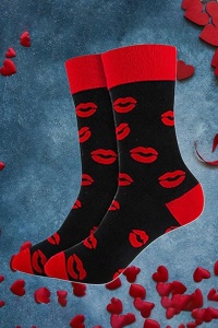 Soseste cute, model peste glezna, cu imprimeu grafic buze, tematica love socks, marime 36-42, unisex, negre cu rosu - Img 2