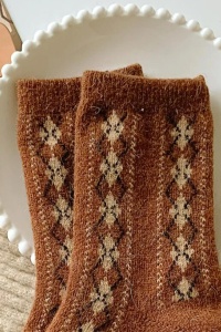 Sosete dama, model calduros cu imprimeu grafic, tematica fashion winter, marime 38 – 42, caramel - Img 3