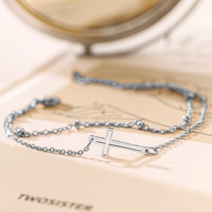 Bratara dama, dublata, model religios, pandantiv cruce, cu accesorii bilute, argintie - Img 2