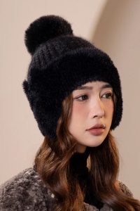 Caciula dama, model calduros cu pom pom, prelungire tip acoperitori pentru urechi, accesorizata cu urechiuse, tematica cat style, marime universala, neagra - Img 3