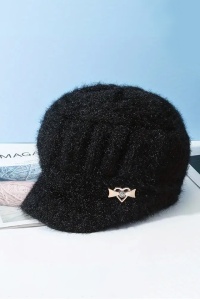 Caciula dama, model cu cozoroc si accesoriu inimioara, tematica I love winter, marime universala, neagra - Img 2