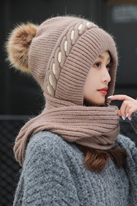 Caciula dama, model fashion cu pom pom si imitatie urechi tip fular reglabil, captuseala moale si calduroasa, detaliu distinctiv prin contrast, marime universala, maro - Img 2