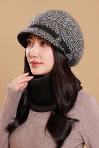 Caciula dama, set doua piese, model chic cu fular tip guler asortat, tematica cool winter, marime universala, negru - Img 3