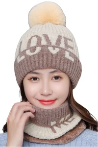 Caciula dama, set doua piese, model cu pom pom si fular tip guler asortat cu mesaj, captuseala calduroasa, tematica love me, marime universala, bej