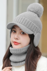 Caciula dama, set doua piese, model pom pom cu acoperitori pentru urechi si cozoroc curbat, cu fular tip guler asortat, tematica fashion winter, marime universala, gri - Img 3