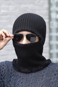 Caciula de barbati, model cagula decupata la fata, cu prelungire la gat protectie tip fular, captuseala moale si pufoasa, marime universala, neagra - Img 2