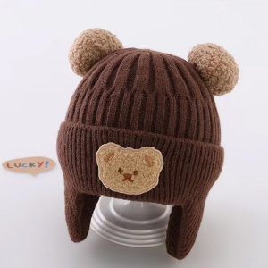 Caciula pentru copii, model cu pom pom si acoperitori pentru urechi, accesorizata cu un ursulet simpatic, tematica little funny bear, 2 - 6 ani, maro - Img 4
