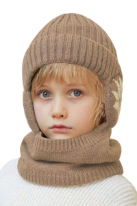 Caciula pentru copii, set doua piese, model cu acoperitori pentru urechi, fular asortat, tematica happy winter, 3 - 9 ani, maro deschis