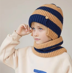 Caciula pentru copii, set doua piese, model cu prelungire peste urechi, accesorii delicate, fular asortat, tematica little funny guy, 3 - 9 ani, albastru cu bej - Img 4