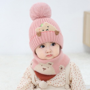 Caciula pentru copii, set doua piese, model pom pom cu ursulet curios, fular asortat tip guler, tematica I’m a friendly little bear, 12 luni – 2 ani, roz - Img 2