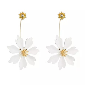 Cercei dama, model hawaian, floare alba, cristale, detaliu auriu