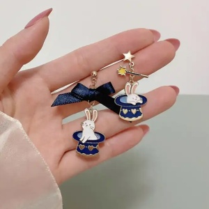 Cercei dama, model unicat si fermecator, pandantive iepurasi in joben, accesorizati cu fundita si bagheta magica, tematica lumea basmului, albastru inchis - Img 2