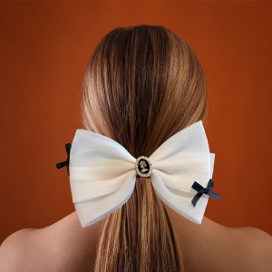 Clama de par, model vintage, accesorizata cu funda eleganta si detaliu retro, crem - Img 2