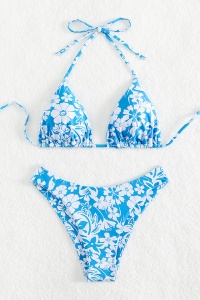 Costum de baie, set 2 piese, model minimalist cu imprimeu floral, sutien cupe triunghiulare reglabil si chilot decupaj clasic croi ingust, tematica fantezie de vara albastru cu alb - Img 3