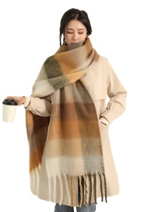 Fular dama, model gros si calduros, moale la atingere, tematica fashion winter, marime universala, maro