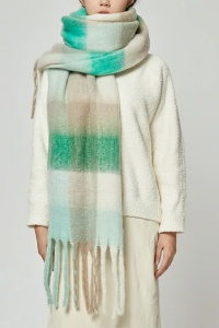 Fular dama, model gros si calduros, moale la atingere, tematica fashion winter, marime universala, verde deschis - Img 3