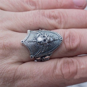 Inel unisex, model deosebit cu scut si cap de schet, tematica underworld shield, reglabil, argintiu, - Img 3