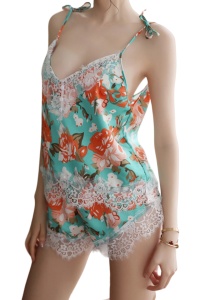 Lenjerie sexy dama, set 2 piese, top cu bretele subtiri si pantaloni scurti, model cu dantela floral, tematica soft dreams, multicolor
