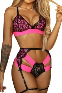 Lenjerie sexy dama, set 3 piese, sutien cu cupe triunghiulare, portjartier si chilot cu benzi, model sweet candy, roz