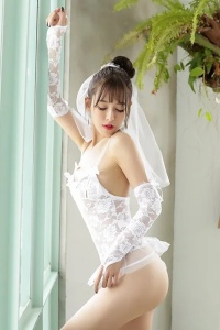 Lenjerie sexy dama, set 4 piese, top cu bretele subtiri, voal, manusi si chilot decupaj tanga, model mireasa delicata, tematica bride for the night, alb - Img 4